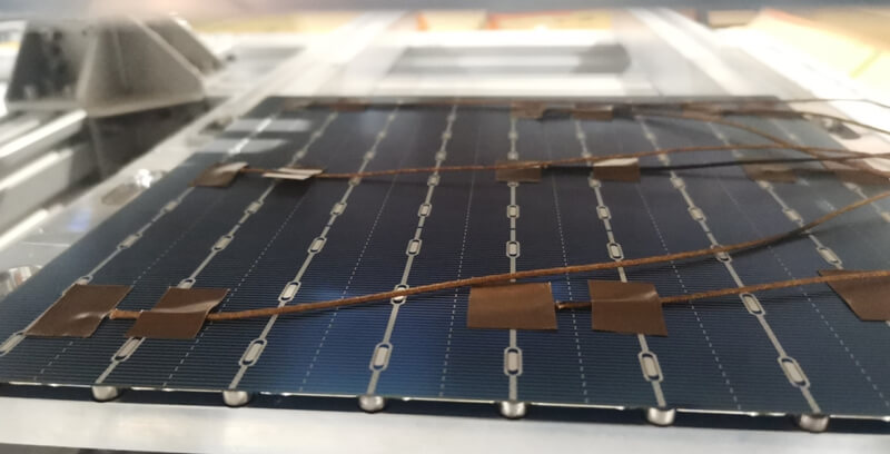 電池片焊接.jpg 電池片焊接.jpg